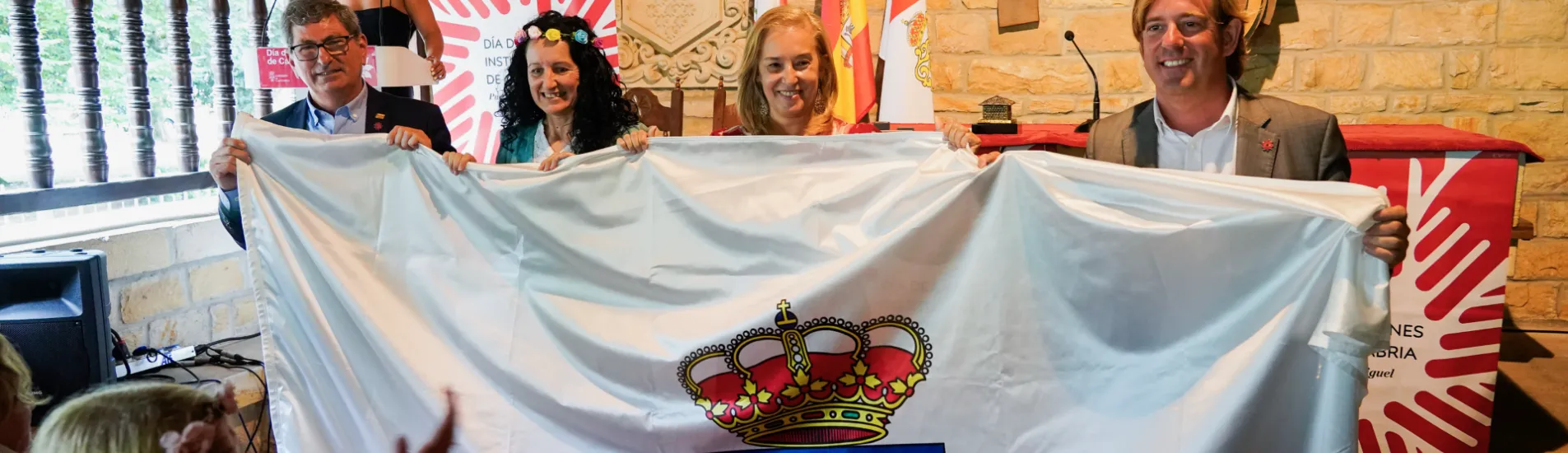 Entrega de la bandera de Cantabria 