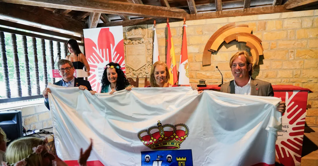 Entrega de la bandera de Cantabria 
